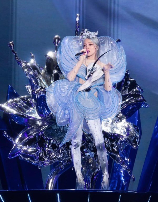 高开网 张韶涵演唱会，杀疯时尚圈